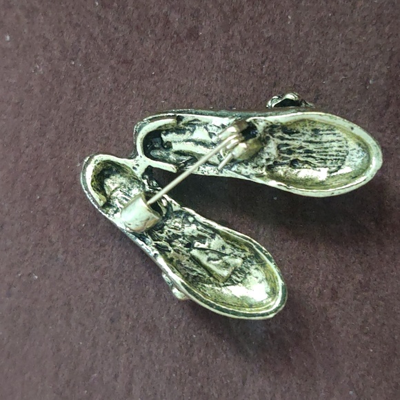 Golden Rhinestone Slipper Brooch - Picture 2 of 4